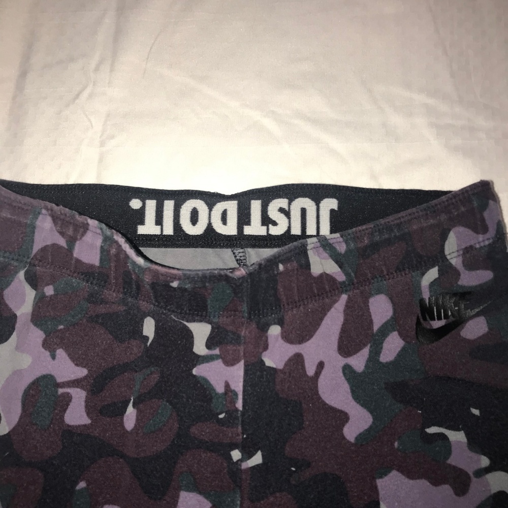 Nike Camo Leggings size small - Picture 2 of 2